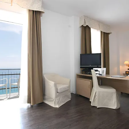 Otel Western Acqua Novella 4*